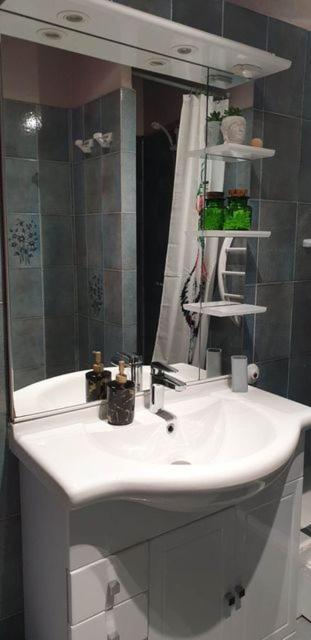 Apartamento Location Saisonniere Coursan Exterior foto