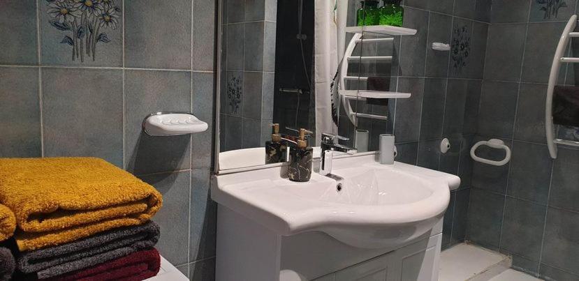 Apartamento Location Saisonniere Coursan Exterior foto